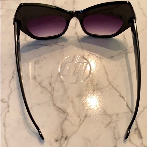 ๐ถ 3 Pairs Statement Black Geometric Structured Sunglasses ๐ถ - Picture 8 of 16